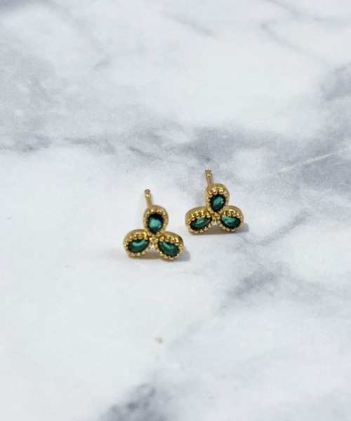 yu-ka（ユーカ）の「YU-KA:フラワーモチーフミニピアス Flower Motif Mini Earrings（ピアス（両耳用）・レディース・ゴールド・FREE）」の2枚目の写真