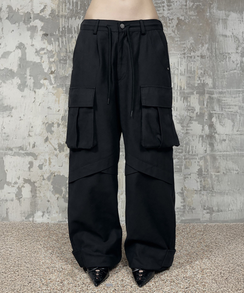 ETRE AU SOMMET(エトレオソメ)の「Panel Multi Pocket Cargo Pants (Black)(その他パンツ・レディース・ブラック・FREE)」の1枚目の写真