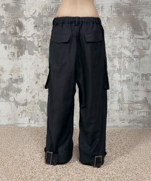 ETRE AU SOMMET(エトレオソメ)の「Panel Multi Pocket Cargo Pants (Black)(その他パンツ・レディース・ブラック・FREE)」の2枚目の写真
