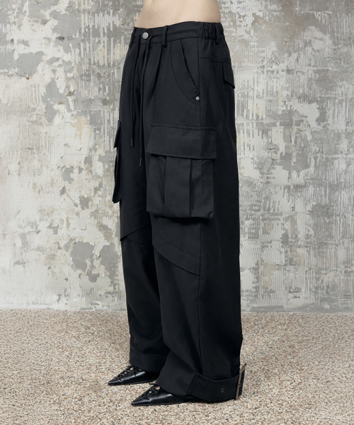 ETRE AU SOMMET(エトレオソメ)の「Panel Multi Pocket Cargo Pants (Black)(その他パンツ・レディース・ブラック・FREE)」の3枚目の写真