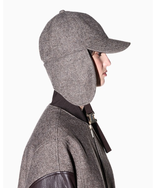 ARMANI EXCHANGE（アルマーニエクスチェンジ）の「【A|X アルマーニ エクスチェンジ】リサイクルヘリンボーンウールミックス フライトキャップ（キャップ・レディース・ブラウン・FREE）」の2枚目の写真