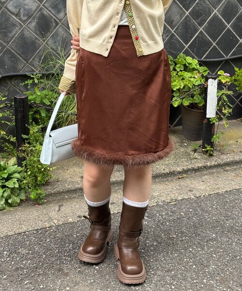 CIAOPANIC(チャオパニック)の「裾ファーサテンミドルスカート(スカート・レディース・イエロー/グレー/ブラウン・ONE SIZE)」の15枚目の写真