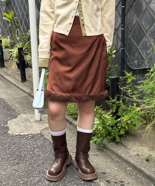 CIAOPANIC(チャオパニック)の「裾ファーサテンミドルスカート(スカート・レディース・イエロー/グレー/ブラウン・ONE SIZE)」の17枚目の写真