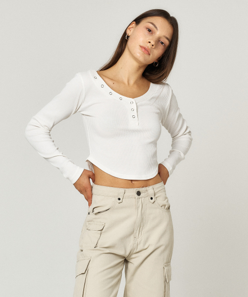 QUAFE(クアフェ)の「HENLEY NECK BUTTON SLIM T-SHIRT_2color(Tシャツ/カットソー・レディース・アイボリー・FREE)」の5枚目の写真