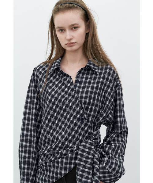 ATELIER NAIN(アトリエナイン)の「(BL-4436)ラップタイウォッシングチェックブラウス(シャツ/ブラウス・レディース・ブラウン/ネイビー・SMALL/MEDIUM)」の2枚目の写真