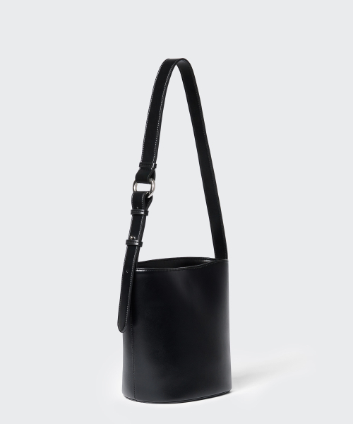 MUSINSA STANDARD WOMAN（ムシンサスタンダードウーマン）の「ウィメンズバケットショルダーバッグ[ブラック]（ショルダーバッグ・レディース・その他・F）」の2枚目の写真