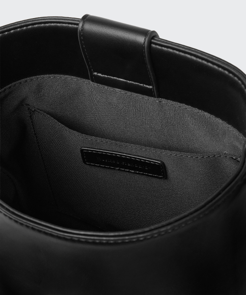 MUSINSA STANDARD WOMAN（ムシンサスタンダードウーマン）の「ウィメンズバケットショルダーバッグ[ブラック]（ショルダーバッグ・レディース・その他・F）」の6枚目の写真