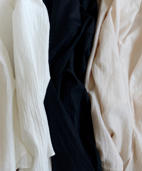 Yuje(ユジェ)の「COWL NECK BLOUSE 001 (3color)(シャツ/ブラウス・レディース・ホワイト/ブラック/ピンクベージュ・FREE)」の6枚目の写真