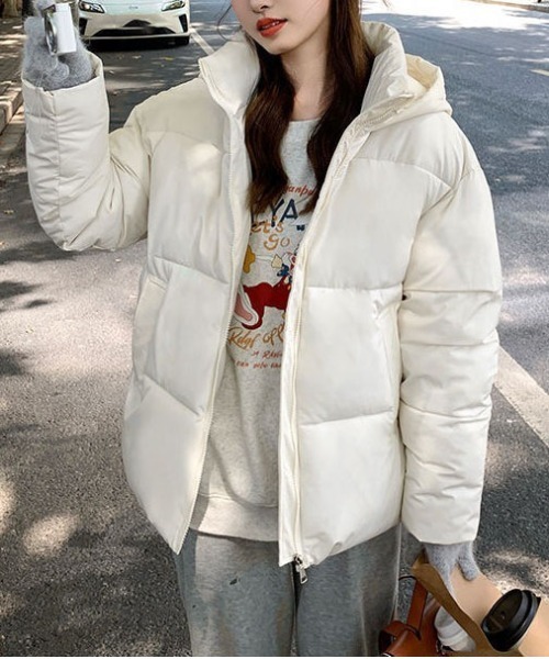 &soiree(アンドソワレ)の「オーバーサイズフーデッド中綿ジャケット(その他アウター・レディース・ブラック/オフホワイト・LARGE/X-LARGE/SMALL/MEDIUM)」の4枚目の写真