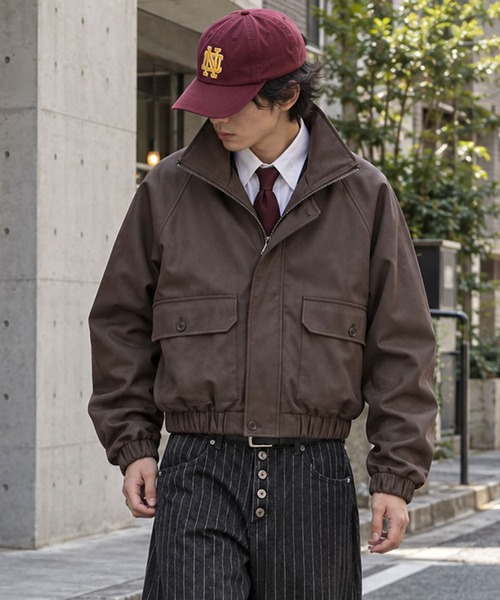 SPINNS(スピンズ)の「短丈合皮A-2ダブルジップスタンドカラージャケット/ユニセックス(スタジャン・メンズ・チャコール/ブラック/ブラウン・ONESIZE)」の3枚目の写真