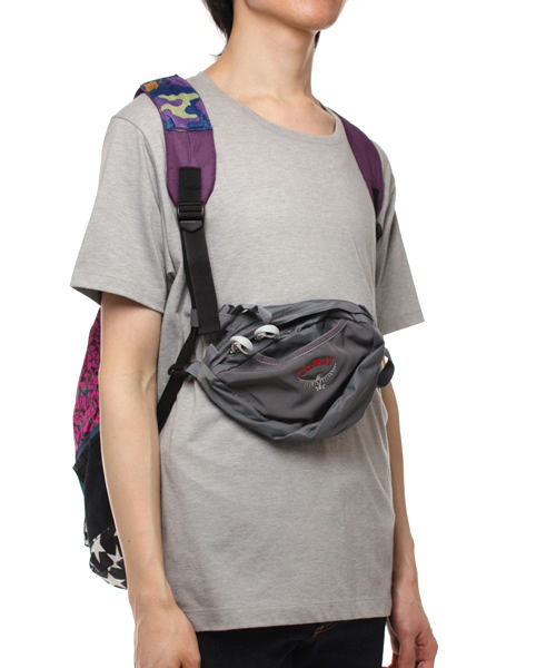 BEAMS（ビームス）の「OSPREY / グラブバッグ（ボディバッグ/ウエストポーチ・メンズ・グレー・ONE SIZE）」の6枚目の写真