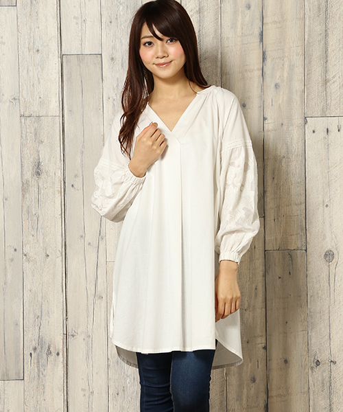 LBC（エルビーシー）の「袖刺繍ワンピース（ワンピース・レディース・オフホワイト/オレンジ/ブラック・L/M/LARGE/MEDIUM）」の4枚目の写真