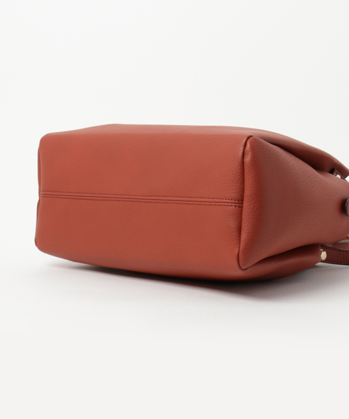 NATURAL BEAUTY BASIC（ナチュラルビューティーベーシック）の「メタルハンドルタックショルダーバッグ（ショルダーバッグ・レディース・ベージュ/オレンジ系その他/ブラック・ﾌﾘ-）」の8枚目の写真