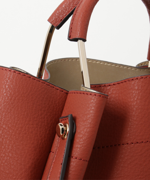 NATURAL BEAUTY BASIC（ナチュラルビューティーベーシック）の「メタルハンドルタックショルダーバッグ（ショルダーバッグ・レディース・ベージュ/オレンジ系その他/ブラック・ﾌﾘ-）」の9枚目の写真