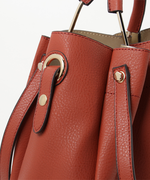 NATURAL BEAUTY BASIC（ナチュラルビューティーベーシック）の「メタルハンドルタックショルダーバッグ（ショルダーバッグ・レディース・ベージュ/オレンジ系その他/ブラック・ﾌﾘ-）」の10枚目の写真