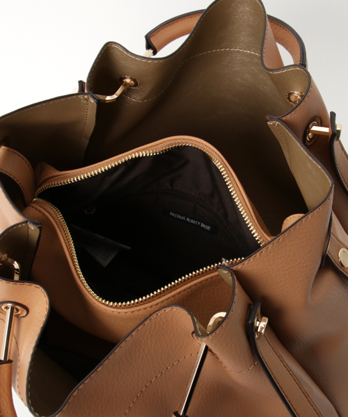 NATURAL BEAUTY BASIC（ナチュラルビューティーベーシック）の「メタルハンドルタックショルダーバッグ（ショルダーバッグ・レディース・ベージュ/オレンジ系その他/ブラック・ﾌﾘ-）」の4枚目の写真