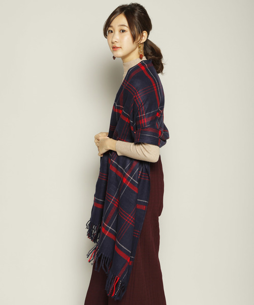 PLAIN CLOTHING（プレーンクロージング）の「オーバーチェック大判ストール【PLAIN CLOTHING】（ストール/ショール・レディース・ピンク/グレー/ベージュ/ネイビー/ブルー・FREE）」の4枚目の写真