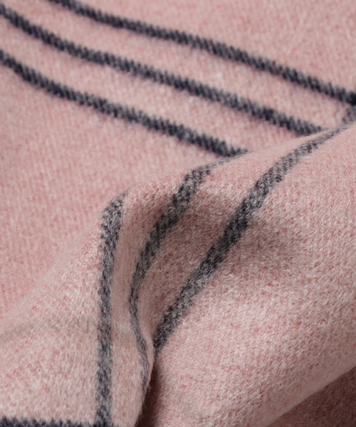 PLAIN CLOTHING（プレーンクロージング）の「オーバーチェック大判ストール【PLAIN CLOTHING】（ストール/ショール・レディース・ピンク/グレー/ベージュ/ネイビー/ブルー・FREE）」の6枚目の写真