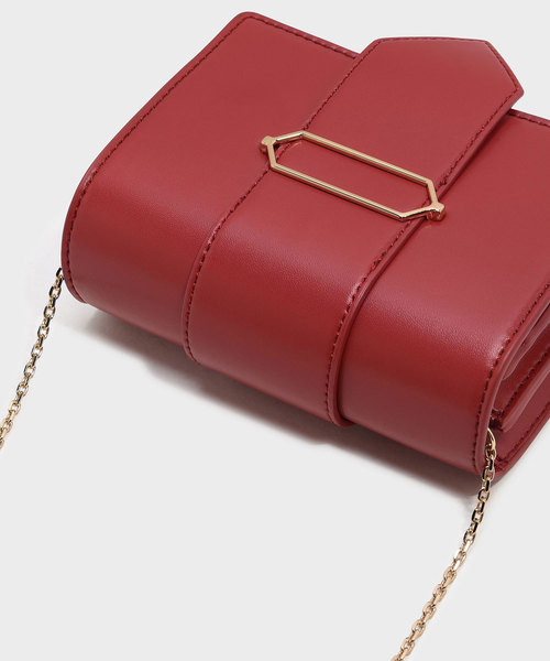 CHARLES & KEITH（チャールズ & キース）の「オーバーサイズドヘキサゴンディテールクラッチ / OVERSIZED HEXAGON DETAIL CLUTCH（クラッチバッグ・レディース・レッド/マルチ・S）」の4枚目の写真
