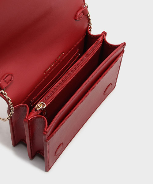 CHARLES & KEITH（チャールズ & キース）の「オーバーサイズドヘキサゴンディテールクラッチ / OVERSIZED HEXAGON DETAIL CLUTCH（クラッチバッグ・レディース・レッド/マルチ・S）」の6枚目の写真