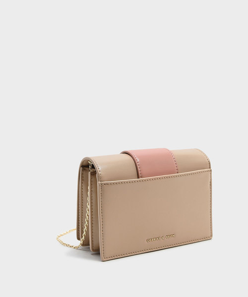 CHARLES & KEITH（チャールズ & キース）の「オーバーサイズドヘキサゴンディテールクラッチ / OVERSIZED HEXAGON DETAIL CLUTCH（クラッチバッグ・レディース・レッド/マルチ・S）」の10枚目の写真