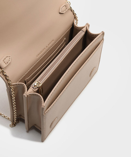 CHARLES & KEITH（チャールズ & キース）の「オーバーサイズドヘキサゴンディテールクラッチ / OVERSIZED HEXAGON DETAIL CLUTCH（クラッチバッグ・レディース・レッド/マルチ・S）」の11枚目の写真