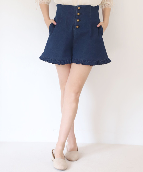 one after another NICE CLAUP（ワンアフターアナザーナイスクラップ）の「フリルOTONAショートパンツ（その他パンツ・レディース・ブラック/ブルーグレー/ライトベージュ/ブルー・FREE）」の4枚目の写真