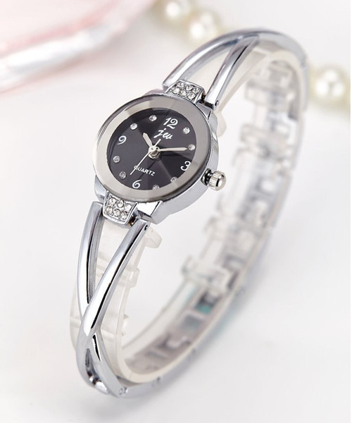 おしゃれスタ（オシャレスタ）の「【XROSS RAY】デザイン　ウオッチ（アナログ腕時計・レディース・シルバー/シルバー系その他/シルバー系その他2/シルバー系その他3/ゴールド/ゴールド系その他/シルバー系その他5/ピンク系その他2/ピンク系その他/ピンクゴールド/シルバー系その他4/ゴールド系その他2/ゴールド系その他3/シルバー系その他6/シルバー系その他7・FREE）」の4枚目の写真