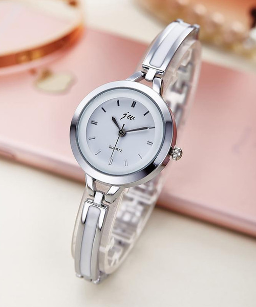 おしゃれスタ（オシャレスタ）の「【XROSS RAY】デザイン　ウオッチ（アナログ腕時計・レディース・シルバー/シルバー系その他/シルバー系その他2/シルバー系その他3/ゴールド/ゴールド系その他/シルバー系その他5/ピンク系その他2/ピンク系その他/ピンクゴールド/シルバー系その他4/ゴールド系その他2/ゴールド系その他3/シルバー系その他6/シルバー系その他7・FREE）」の7枚目の写真