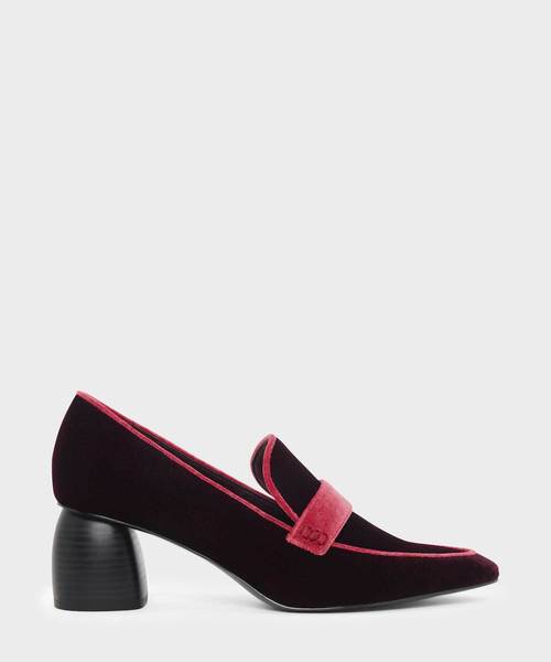 CHARLES & KEITH(チャールズ & キース)の「スカルプチャラルヒールロファー / SCULPTURAL HEELED LOAFERS(ローファー・レディース・ブラック/バーガンディー・22.5cm/23cm/23.5cm/24.5cm/25cm/25.5cm)」の2枚目の写真