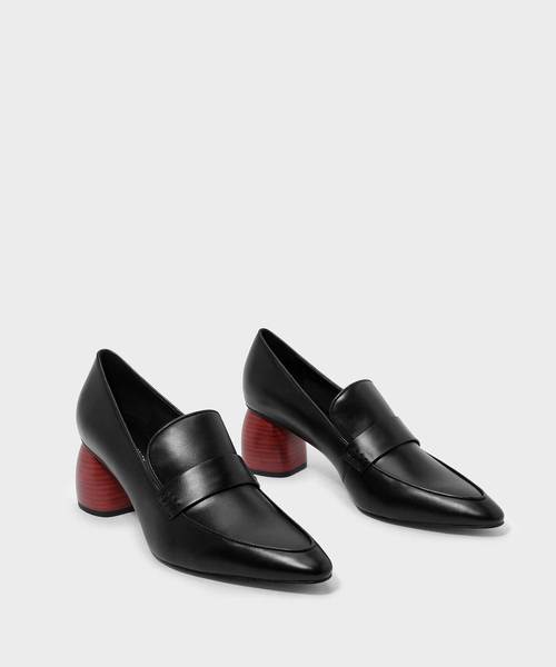 CHARLES & KEITH(チャールズ & キース)の「スカルプチャラルヒールロファー / SCULPTURAL HEELED LOAFERS(ローファー・レディース・ブラック/バーガンディー・22.5cm/23cm/23.5cm/24.5cm/25cm/25.5cm)」の3枚目の写真