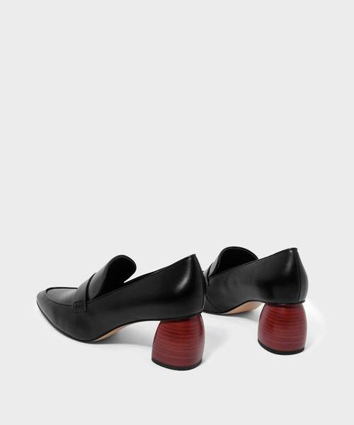 CHARLES & KEITH(チャールズ & キース)の「スカルプチャラルヒールロファー / SCULPTURAL HEELED LOAFERS(ローファー・レディース・ブラック/バーガンディー・22.5cm/23cm/23.5cm/24.5cm/25cm/25.5cm)」の4枚目の写真