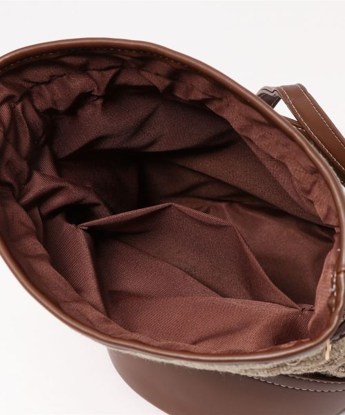 DouDou（ドゥドゥ）の「カゴ巾着BAG（ショルダーバッグ・レディース・ベージュ/キャメル・FREE）」の6枚目の写真