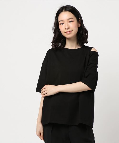 KOBE LETTUCE（コウベレタス）の「アシンメトリー肩スリット5分袖Tシャツ（Tシャツ/カットソー・レディース・ブラック/オフホワイト/イエロー/ベージュ系その他・FREE）」の3枚目の写真