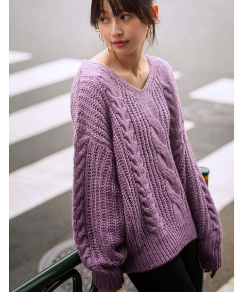 GeeRA(ジーラ)の「ケーブルVネックチュニック(ニット/セーター・レディース・モカ/ラベンダー/アイボリー・MEDIUM/LARGE/X-LARGE)」の3枚目の写真
