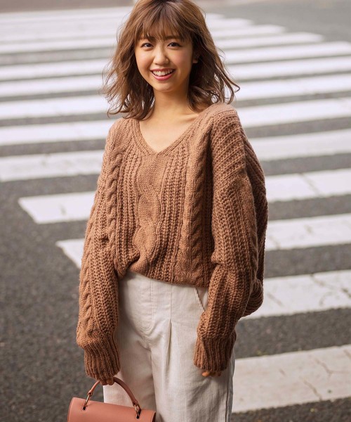 GeeRA(ジーラ)の「ケーブルVネックチュニック(ニット/セーター・レディース・モカ/ラベンダー/アイボリー・MEDIUM/LARGE/X-LARGE)」の7枚目の写真
