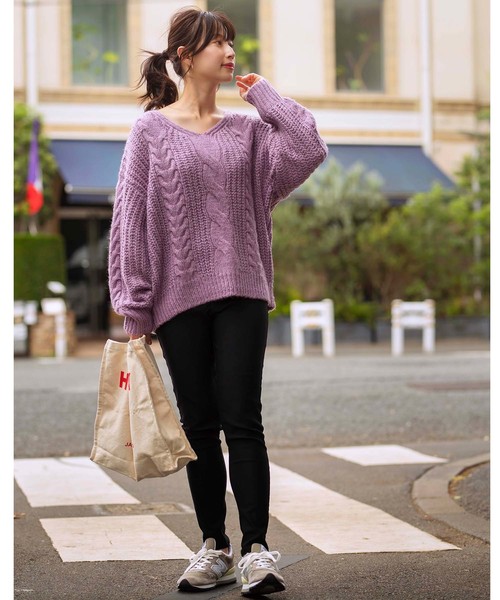 GeeRA(ジーラ)の「ケーブルVネックチュニック(ニット/セーター・レディース・モカ/ラベンダー/アイボリー・MEDIUM/LARGE/X-LARGE)」の11枚目の写真