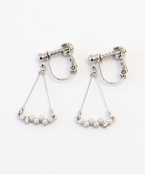 IEDIT（イディット）の「ＩＥＤＩＴ　ＳＥＬＥＣＴ　揺れるプチパール　ビーズイヤリング（イヤリング・レディース・ゴールド/シルバー・ONE SIZE）」の3枚目の写真