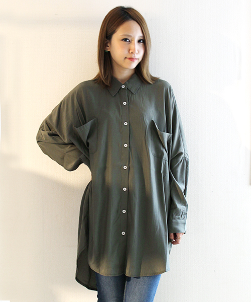 WHO'S WHO gallery（フーズフーギャラリー）の「【期間限定セール】【THE BIG SERIES 】Satin shirts（シャツ/ブラウス・レディース・チャコールグレー/カーキ/ネイビー/オフホワイト・FREE）」の4枚目の写真