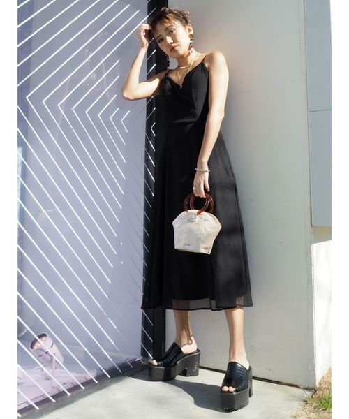 EVRIS（エヴリス）の「クロコスクエアトゥサボ（サンダル・レディース・ホワイト/ブラック・SMALL/MEDIUM/LARGE）」の6枚目の写真