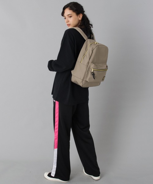 FILA（フィラ）の「【FILA/フィラ】ゴールドファスナー ワンポイント刺繍 A4収納 ナイロン バッグパック 16L（バックパック/リュック・レディース・ライトベージュ/ブラック/ネイビー・FREE）」の16枚目の写真