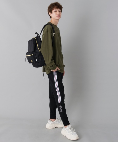 FILA（フィラ）の「【FILA/フィラ】ゴールドファスナー ワンポイント刺繍 A4収納 ナイロン バッグパック 16L（バックパック/リュック・レディース・ライトベージュ/ブラック/ネイビー・FREE）」の11枚目の写真