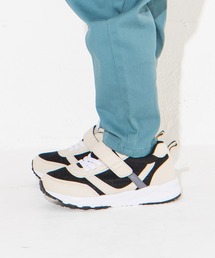 ラインスニーカー