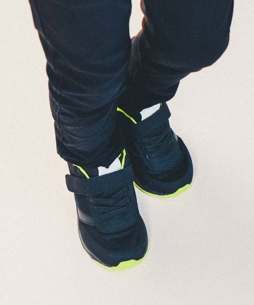 BRANSHES（ブランシェス）の「ラインスニーカー（スニーカー・キッズ・アイボリー/ブラック・15cm/16cm/17cm/18cm/14cm/19cm）」の6枚目の写真