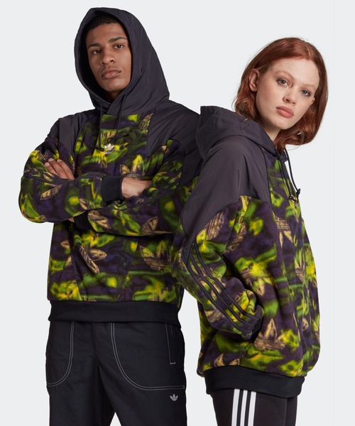 adidas(アディダス)の「ビッグ トレフォイル プリント ポーラーフリース パーカー / アディダスオリジナルス(パーカー)」|グリーン系カモフラージュ