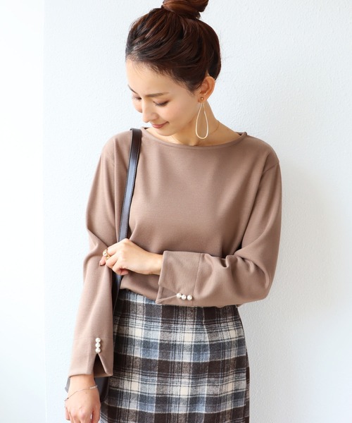 andme(アンドミー)の「ポンチ長袖パールボタン付きTシャツカットソー(Tシャツ/カットソー・レディース・ブラック/ブラウン/オフホワイト/ライトベージュ/ラベンダー/ピンク・M/L)」の4枚目の写真