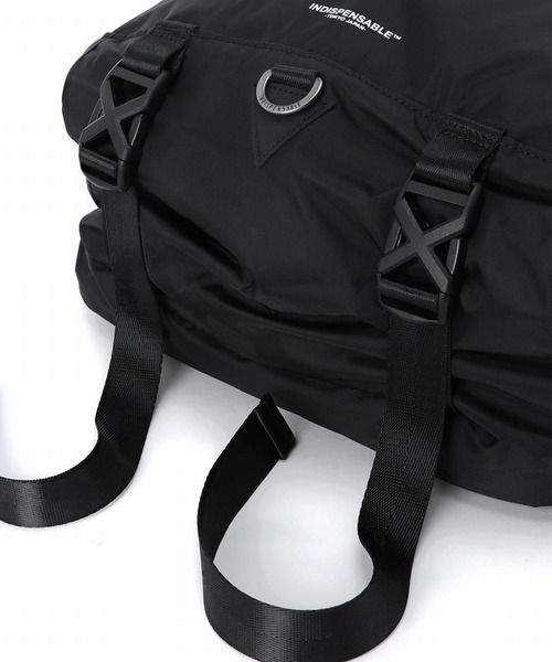 INDISPENSABLE (インディスペンサブル)の「INDISPENSABLE DAYPACK SWING ECONYL(バックパック/リュック・メンズ・ブラック・FREE)」の4枚目の写真
