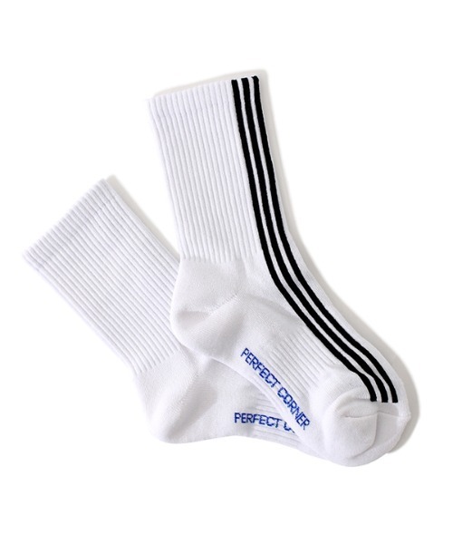 PERFECTCORNER（パーフェクトコーナー）の「【PERFECTCORNER 】トンネル３ラインソックス(FILE) / PERFECT CORNER TUNNEL THREE LINE SOCKS(FILE)（ソックス/靴下・レディース・ホワイト×レッド/ホワイト×ブラック/ブラック×ホワイト/ブラック×レッド・FREE）」の2枚目の写真