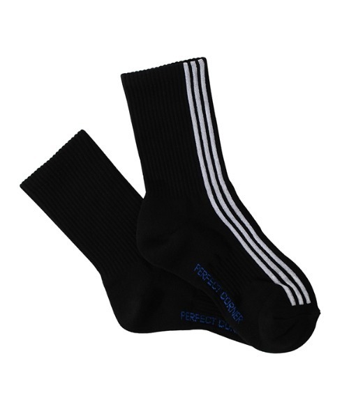 PERFECTCORNER（パーフェクトコーナー）の「【PERFECTCORNER 】トンネル３ラインソックス(FILE) / PERFECT CORNER TUNNEL THREE LINE SOCKS(FILE)（ソックス/靴下・レディース・ホワイト×レッド/ホワイト×ブラック/ブラック×ホワイト/ブラック×レッド・FREE）」の3枚目の写真