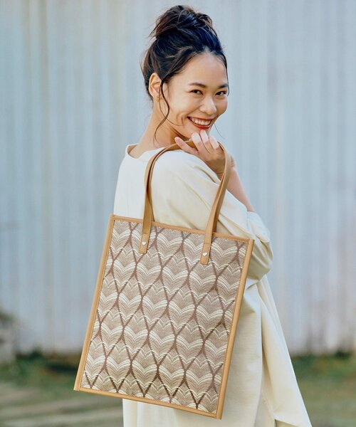 pink adobe(ピンクアドベ)の「◆スクエアトートバッグ(トートバッグ・レディース・ブラック/ライトベージュ/ブラウン/サンドベージュ・00)」の3枚目の写真